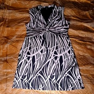 20W Spense Woman dress. Graphic black/white design. Ruched empire waistline.